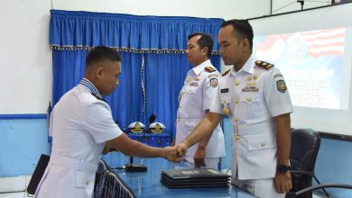 Photo of Danpusdiklek Serahkan Ijazah Pasis Dikmapa PK Angkatan 31 Pusdiklek Kodiklatal