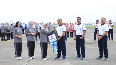 Photo of Penyerahan Modin Jalasenastri dan Buku Mengenang 20 Tahun Tsunami Aceh Warnai Olahraga Bersama Puspenerbal