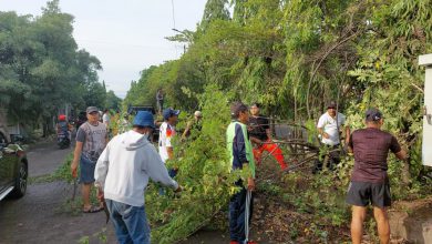Photo of Warga Perum Pondok Maritim Indah Kecamatan Wiyung Gelar Kerja Bakti Massal untuk Kebersihan Lingkungan