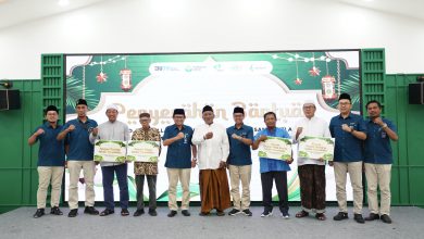 Photo of Petrokimia Gresik Beri Bantuan Untuk Ratusan Tempat Ibadah dan Ratusan Lembaga Sosial , Saat Ramadan 1446 H