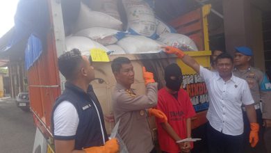 Photo of Hendak Dibawa Ke Madiun Polres Sampang Amankan 9 Ton Pupuk Bersubsidi