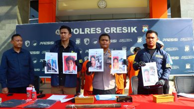 Photo of Polres Gresik Ungkap Kasus Pengeroyokan, Empat Anggota LSM Laskar Sakera Ditangkap