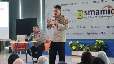 Photo of Polres Gresik Gelar Edukasi Keselamatan Berkendara dan Bahaya Narkoba bagi Pelajar di Pesantren