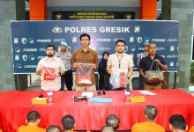 Photo of Satreskrim Polres Gresik Ungkap 15 Kasus Kriminal Selama April 2025, 22 Tersangka Diamankan