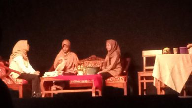Photo of Bawahkan Tema Memanusiakan Manusia, Teater Nusa Sukses Gelar Parde Teater edisi Ke-13.