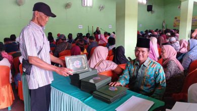 Photo of Sertifikat Tanah PTSL Desa Suru Dibagikan, Warga Wajib Bayar Biaya Sampul