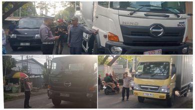 Photo of Polsek Menganti Tindak Tegas Truk Langgar Jam Operasional