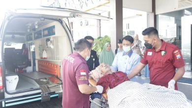 Photo of Warga Kebomas Pulang dari Rumah Sakit dengan Ambulan Gratis Polres Gresik, Wujud Nyata Kepedulian
