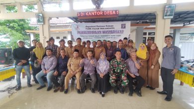 Photo of Dekatkan Akses Hukum, Posbakum PN Gresik Edukasi Warga di Desa Sidoraharjo