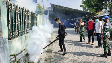 Photo of Fogging Cegah DBD, Kodim 0817/Gresik Lakukan Penyemprotan di Lingkungan Kantor