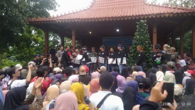 Photo of Babinsa Bersinergi Amankan dan Dukung Festival Nasi Krawu di Wagos Gresik