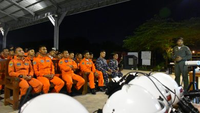 Photo of Penerbang Helikopter Anti Kapal Selam TNI AL Tingkatkan Kemampuan Terbang Malam dengan NVG