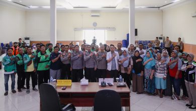 Photo of Polres Jombang Gelar Bakti Kesehatan dan Bagikan Bansos, Sambut HUT Bhayangkara ke 79