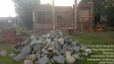 Photo of Merasa Kebal Hukum, Pemborong Proyek SDN 2 Bulurejo Tidak Pasang Papan Infomasi Kegiatan