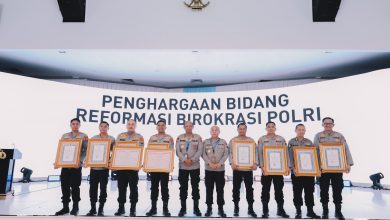 Photo of Kapolri Berikan Penghargaan Pembangunan Zona Integritas WBK Kepada Divisi Humas Polri