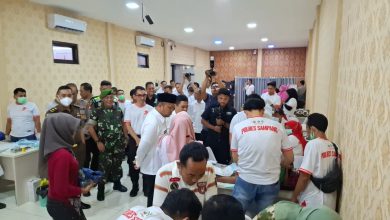 Photo of HUT Bhayangkara Ke-79, 50 Anak Ikuti Khitan Massal Di Polres Sampang