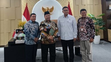 Photo of Pemkab Jombang Untuk Ketahanan Pangan Nasional: Bupati Warsubi Ungkap Strategi Pertanian di Hadapan Mentan