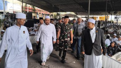 Photo of Kodim 0817/Gresik Hadiri Majelis Dzikir Maulidurrasul dan Haul Akbar Gresik 2025, Dihadiri Ribuan Jamaah