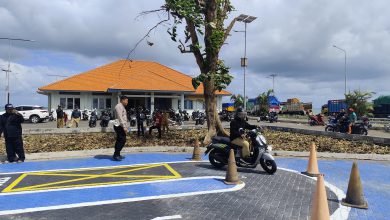 Photo of Dekatkan Pelayanan ke Masyarakat, Polres Gresik Buka Satpas Layanan SIM di Pulau Bawean