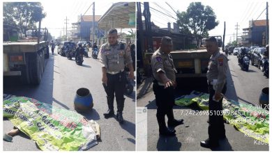 Photo of “Wanita Asal Surabaya Tewas Di Tempat Setelah Gagal Salip Truck Di Jalan Raya Kepatihan Gresik