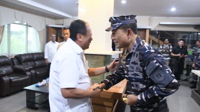 Photo of Pangkoarmada II Tegaskan Komitmen TNI AL dalam Pencarian KMP Tunu Pratama Jaya
