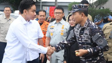 Photo of Pangkoarmada II Dampingi Wapres RI Tinjau Penanganan SAR KMP Tunu Pratama Jaya