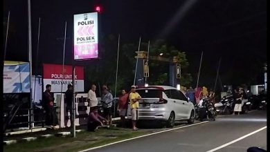 Photo of Warga Datangi Polsek Ujungpangkah