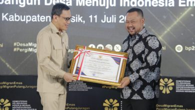 Photo of Upaya Bangun Ekosistem Migrasi Aman dan Berkelanjutan, Menteri PPMI Luncurkan Desa Migran Emas di Kabupaten Gresik