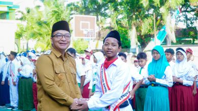 Photo of Usung MPLS Ramah, Wabup Gresik Asluchul Alif Ajak Siswa Belajar Efektif, Menyenangkan, dan Bangun Kebersamaan