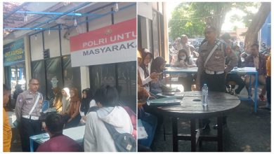 Photo of Baur SIM Satlantas Polres Gresik Aiptu Mardiyanto Bekali Kamseltibcarlantas Kepada Pemohon SIM Baru Yang lulus Test