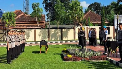 Photo of Kapolres Blitar Singgung Cara Baris Berbaris 7 Pejabat Polri Kurang Kompak dan Rapi