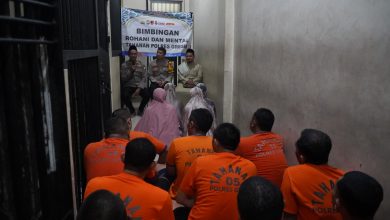 Photo of Polres Gresik Gelar Pembinaan Rohani, Memberikan Suport Mental Terhadap Tahanan