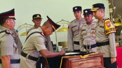 Photo of Polres Gresik Gelar Sertijab, Wakapolres Tekankan Profesionalisme dan Dedikasi Pelayanan